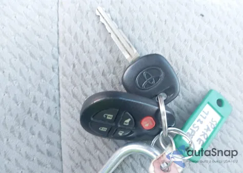 2011 Toyota Sienna Le V6 z USA, uszkodzony, nr VIN 5TDKK3DC0BS052186